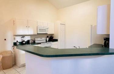 Family Vacation Home in Quiet Community with Private Pool and Spa - Foto 31