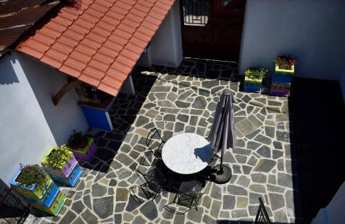 Renovated Old Manor House With Yard - Photo 18