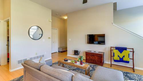 25 Mi to Detroit Townhome with Smart TV! - Foto 5