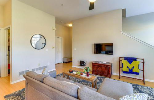 25 Mi to Detroit Townhome with Smart TV! - Foto 5