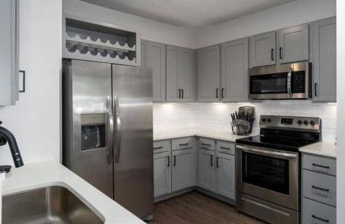 Birmingham Luxury Apt, near everything - Photo 4