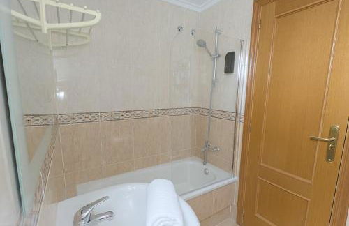 Apartamento con piscina de verano e invierno - Photo 15