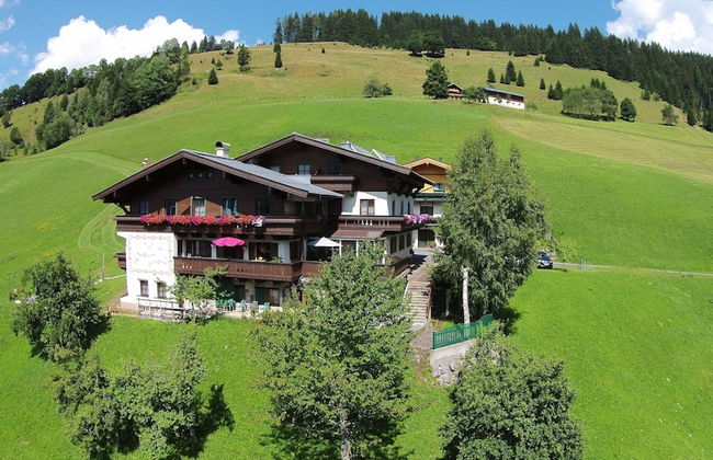 Large Apartment in Maria Alm With Terrace - Photo 1