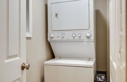 Walk to OTR! Hot Tub and Movie Room at Cincy Condo - Foto 20