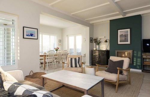 Luxury Beachfront Retreat for 14 with Hot Tub - Photo 8