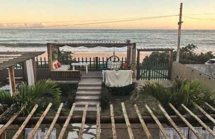 Pé na areia, vista incrível, casa aconchegante, ampla e de um astral - Foto 1