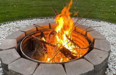 Lake Front Home with Pool and Stunning Views - Foto 18