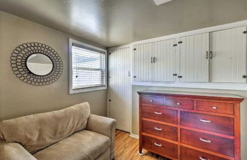 Tropical Island Escape with Deck, Walk to Avalon Bay - Foto 13