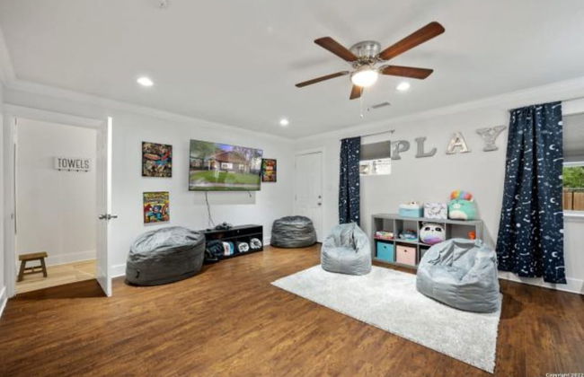 Experience Serenity in a 4br/3ba Downtown Home - Foto 21