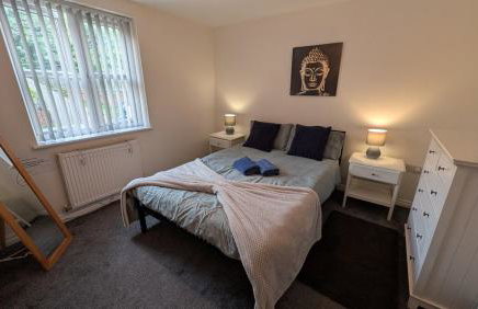 Large Modern House With Private Parking - Photo 84