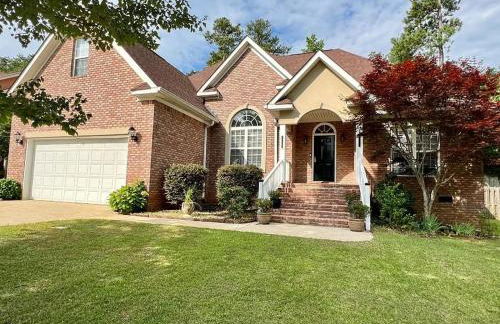 Private Fenced Yard • Sleeps 10 • Mins to Malls - Foto 46