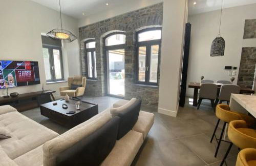 Venetian gem in neapolitan with private courtyard - Photo 1