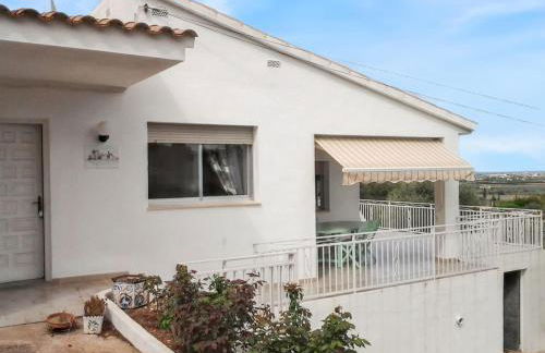 Elegant Villa in Benicarló with Private Pool - Photo 3