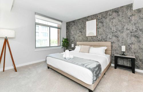 Urban 2BR Oasis with Scenic Rooftop and Gym - Foto 4