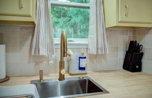 The Zen Den Peaceful Cottage with Mountain Views - Foto 17