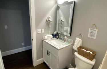 Luxury Condo Near Downtown - Pet Friendly - Foto 9