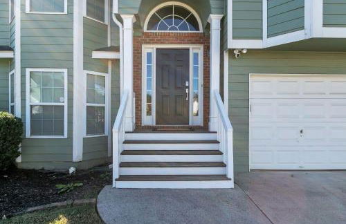 Modern 6BR Haven with Playroom, Gym & Deck! home - Photo 31