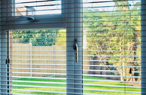 Spacious 3 bedroom Home w Parking in Farnborough - Foto 44