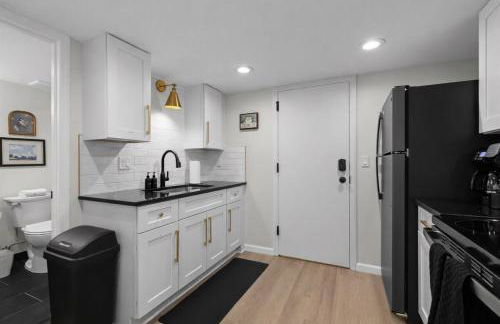 Comfortable Basement Studio Living Near Major Road - Foto 15