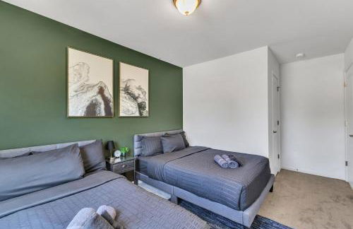 4BR Townhouse King Bed 2-Story Near NC State - Foto 26