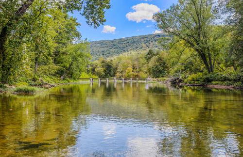 Chesnutt Cabin - Riverfront, Fire Pit, Game Room, Wifi, Screen Porch, View, King Bed - Foto 41