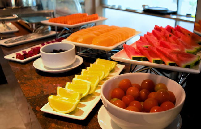 Hotel Plaza Suites - Photo 31