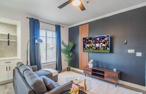 Amiable 2BD King Bed with Pool, Hot Tub, Gym, Parking - Foto 18