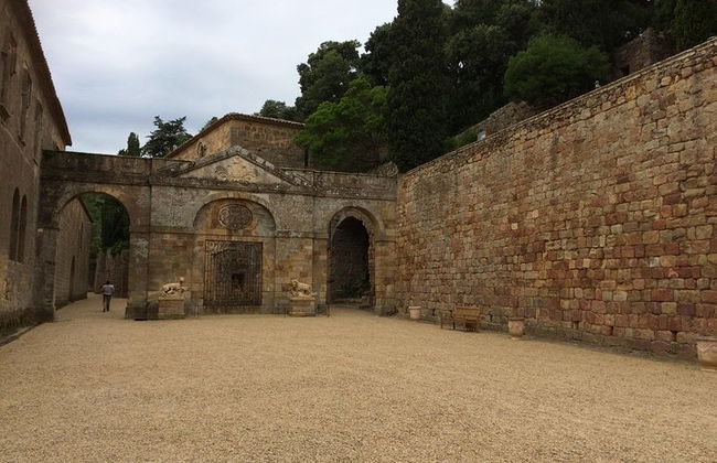 Tour di un giorno al villaggio di Lagrasse e all'Abbazia di Fontfroide. Tour privato da Carcassonne. - Foto 9