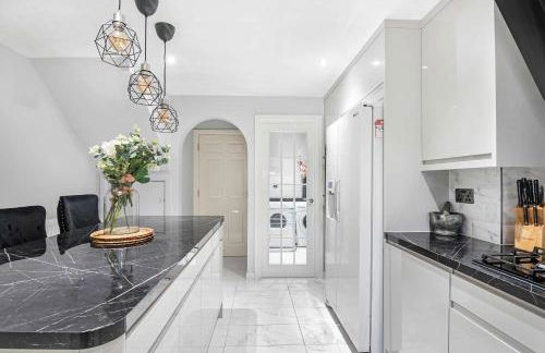 The Roost Group - 8-Bed Home, 5 Mins to M25&A13 - Foto 26