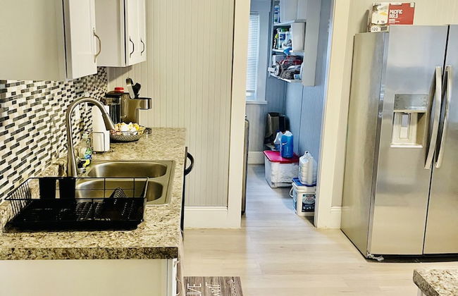 Newly Renovated 2 floor Getaway - Foto 13