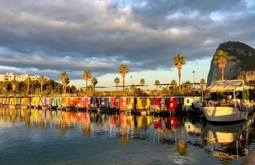 Boat Haus - Casas Flotantes frente a Gibraltar - Foto 3