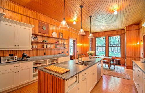 Restored Historic Saranac Lake Home Lake Access! - Foto 11