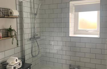 Tipsy Cottage Charming 2 bedroom home. - Photo 14