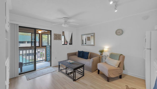 Beachy Days Escape - Cozy Haven Steps From Beach! - Foto 2, Imagen principal