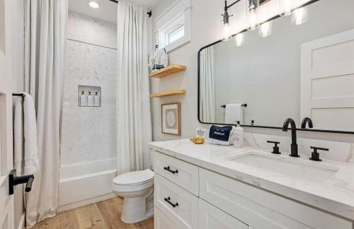 Steps to Beach, Luxury 4BR & 4BA, Views, Games, Dog-Friendly - Foto 27