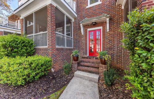 Bright and Restful 2BR near Uptown with Balcony - Foto 22