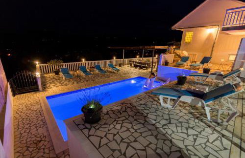 Holiday home Leko with outdoor pool and hot tub , can fit 22 people - Foto 45