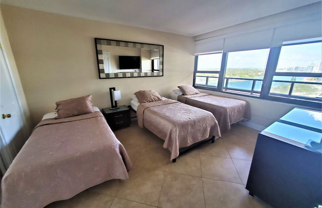 Alexander 1620 3 Bedroom Apts by RedAwning - Foto 12