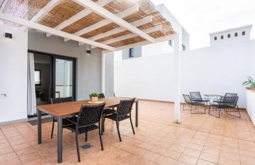 Villa de 4 dormitorios, moderna y nueva, con aire acondicionado, cerca del mar y playa - Casa Maravilla - Foto 6