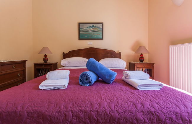 Absolute Villa by Stylish Stays - Photo 3