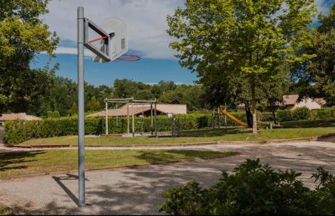 Maison dans village vacances avec piscine - Photo 15