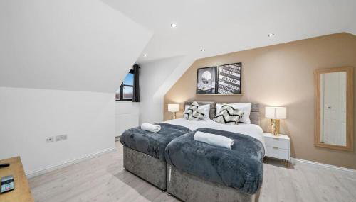 Luxury House with Pool Table, Sky TV, Netflix, Fast Wifi, Garden & Free Parking by Yoko Property - Foto 4