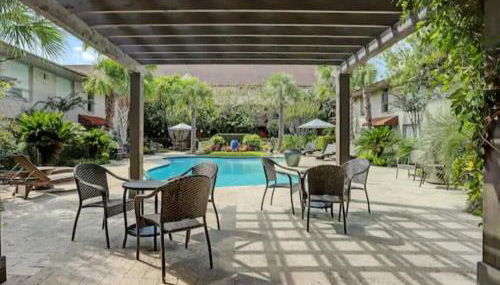 Spring Deals Walk to Galleria Holiday Ready Unit 108 - Foto 2