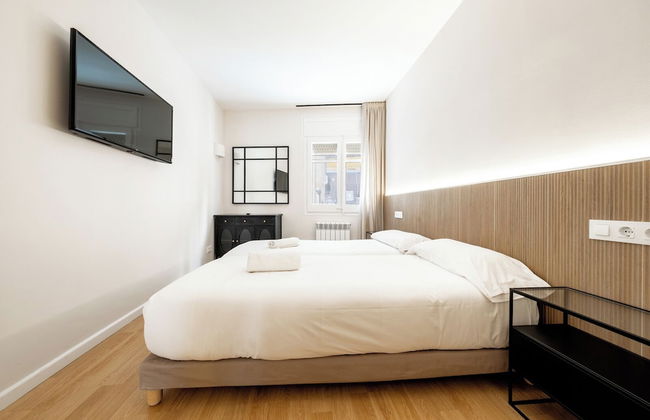 AinB Barcelona Sants Apartments - Photo 22