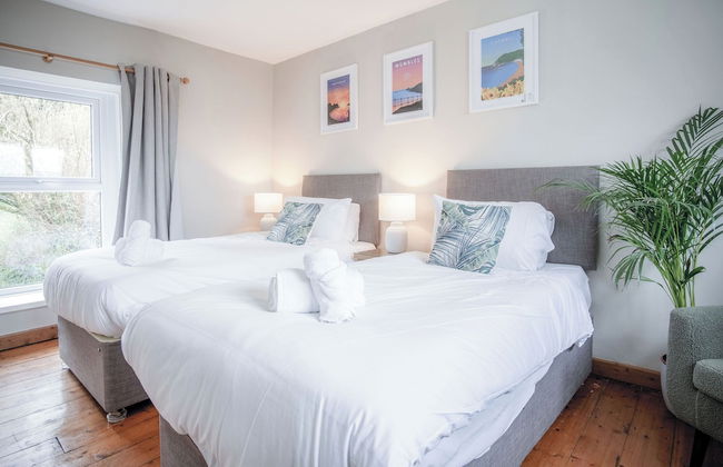 Hill House - 4 Bedroom - Llanrhidian - Photo 5