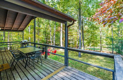 Spacious w Hot Tub, Fire Pit, Deck, Grill and WiFi - Foto 22