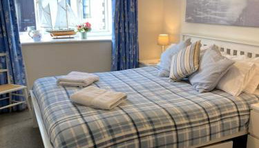 Trafalgar, lovely ground floor flat with outside patio garden, minutes walk to seafront - Foto 2