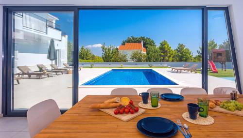 VILLA ALMIC with heated pool, 5 bedrooms, Gaming room, a multi-use playground court - Foto 4