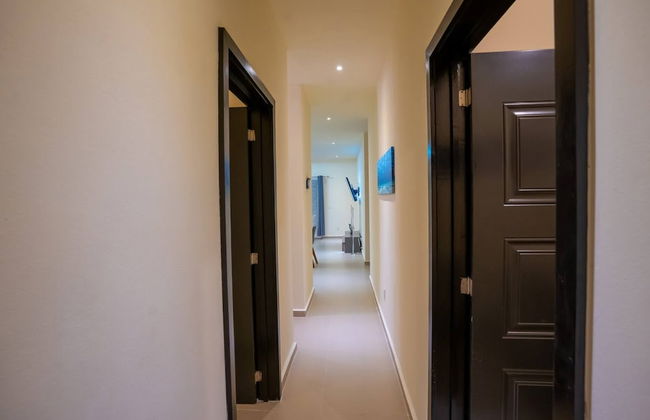 Luxury Apartment With Poll - Photo 48