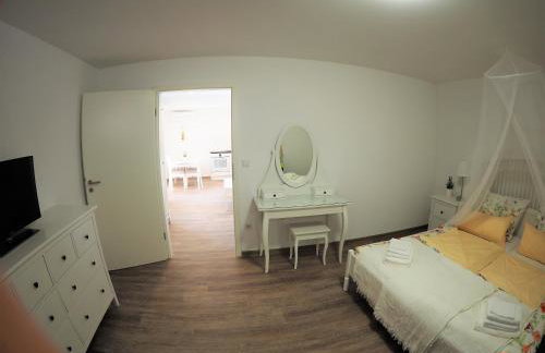 Villa Ludilo mit 4 Apartments in Poljica - Marina bei Trogir Split - Photo 46